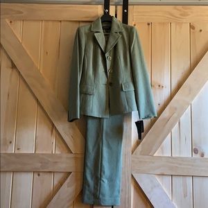 NWT Kasper Women’s suit 2 piece